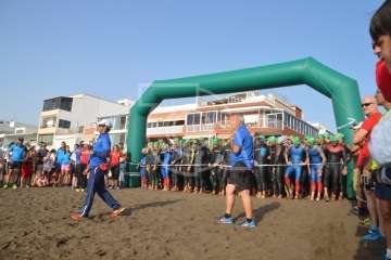 Ricardo Hernández y Raquel Aróstegui ganan con autoridad el XXVII Triatlón de Salinetas (Foto TA)